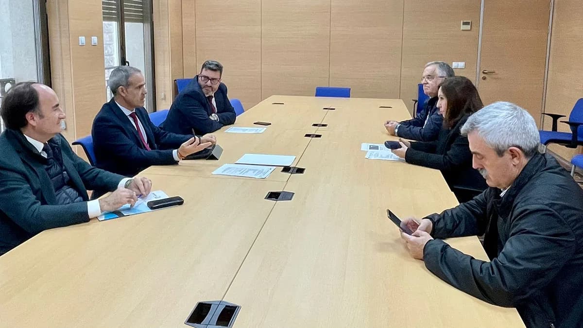Reunión informativa sobre los avances en el proyecto de regeneración de la playa de El Rinconcillo