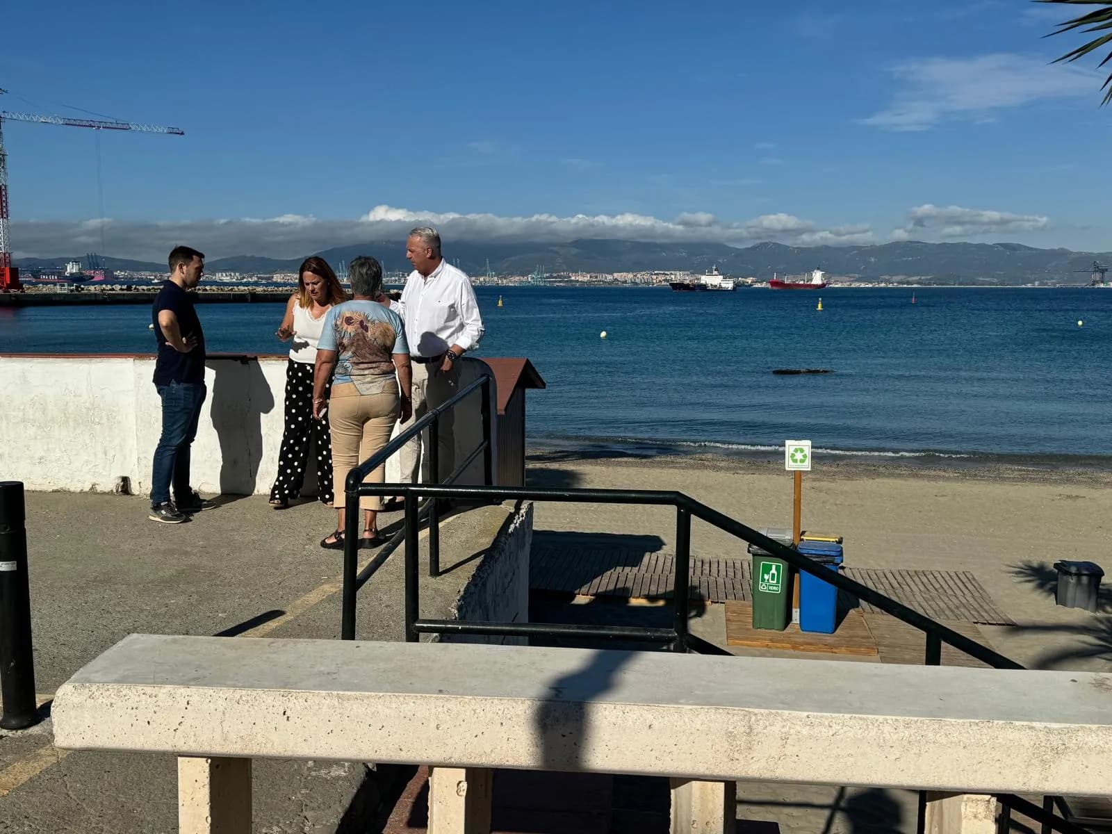 El alcalde de San Roque exige a la APBA la finalización del paseo marítimo en Campamento
