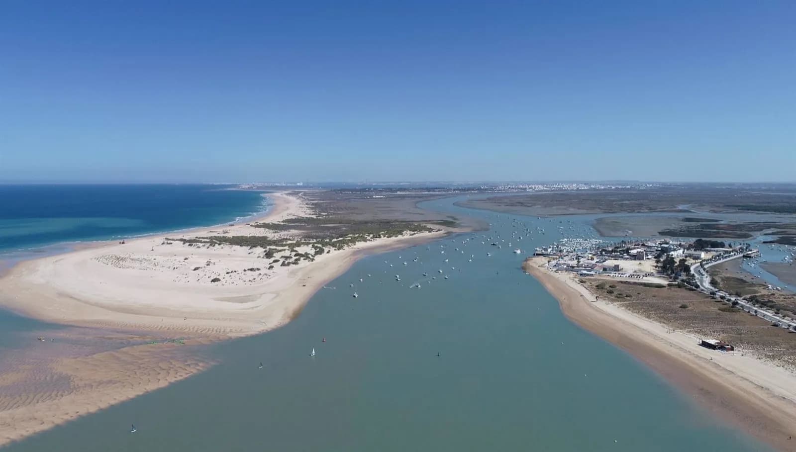 Andalucía restringirá el acceso en embarcación a la Punta del Boquerón y al islote de Sancti Petri en verano