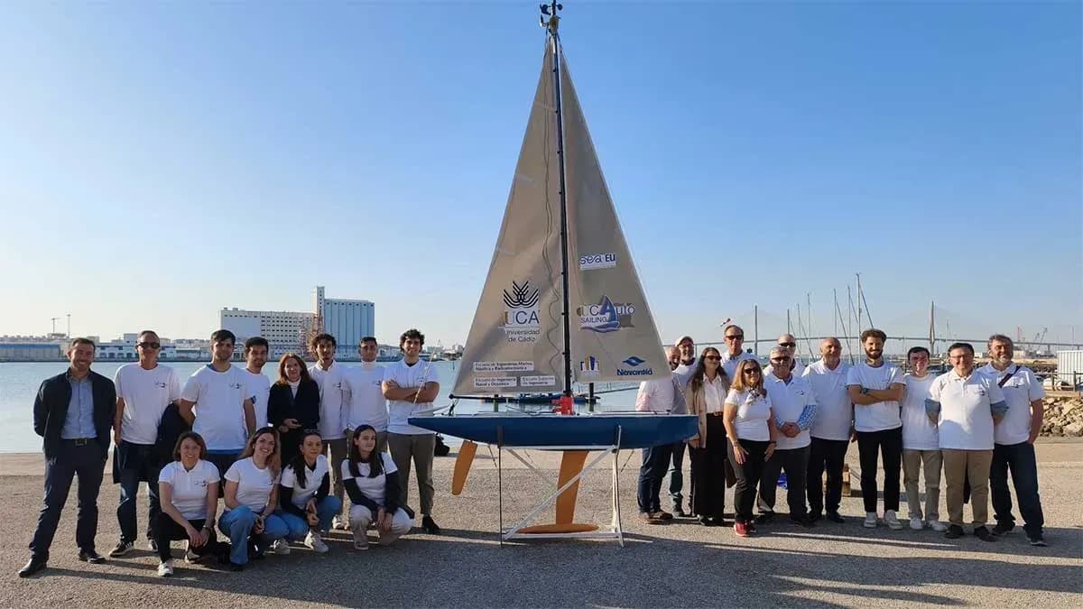 La Universidad de Cádiz presenta SalUCA, su primer velero autónomo para navegación sin tripulación