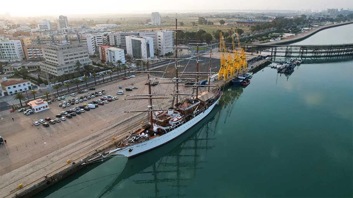 El muelle de Levante de Huelva recibe al velero Sea Cloud procedente de Lisboa