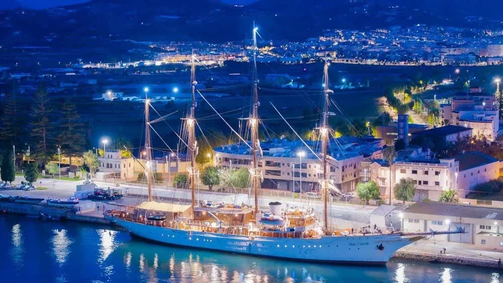 El velero crucero «Sea Cloud» hace escala en el puerto de Motril