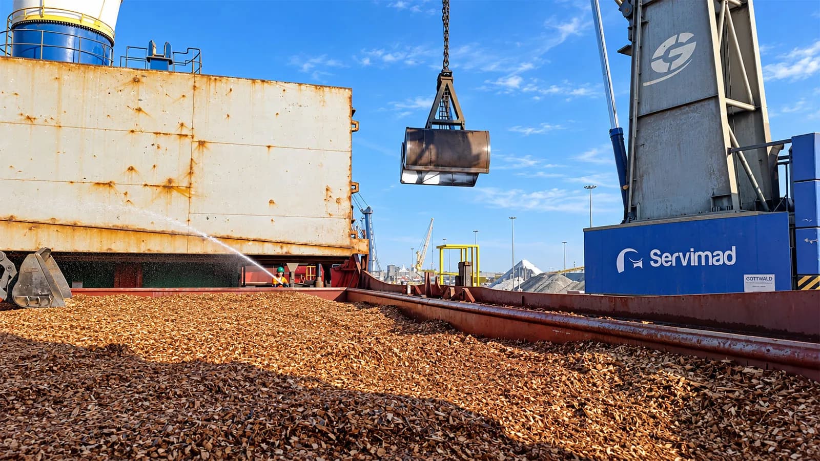 El Puerto de Huelva registra una carga de unas 20.000 toneladas de biomasa a bordo del Hanza Genija