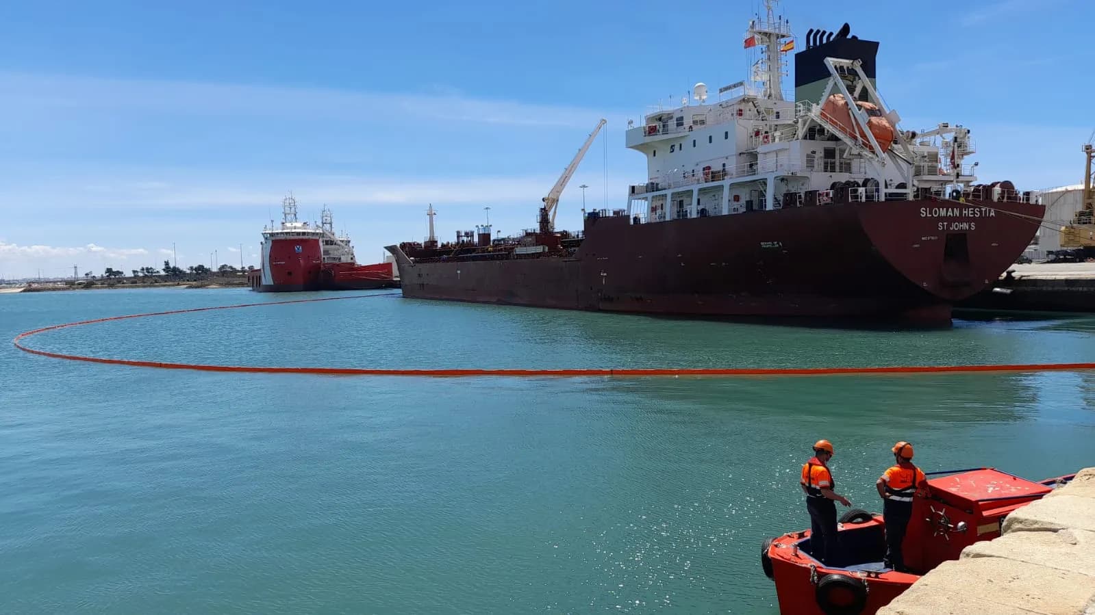 Olivia Energy Group supera con éxito el simulacro preventivo contra derrames en el muelle de la Zona Franca de Cádiz