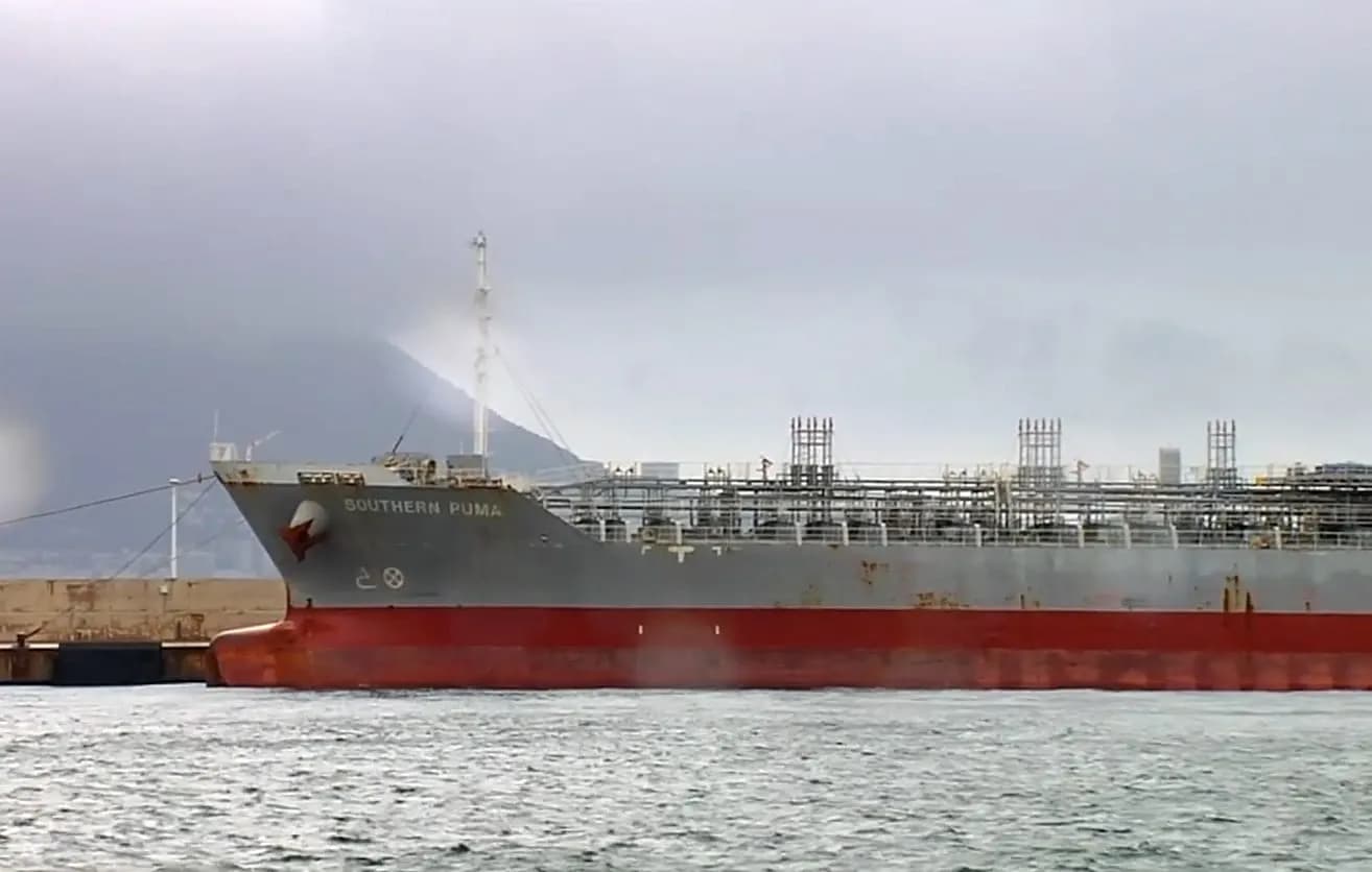 Ecologistas denuncian el accidente marítimo en el Estrecho de Gibraltar