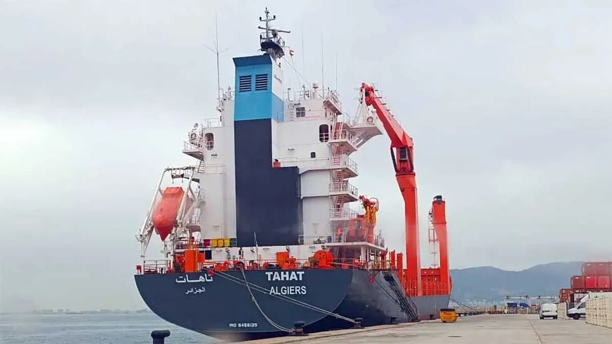 Transcoma gestiona en el puerto de Algeciras la reactivación integral del portacontenedores Tahat