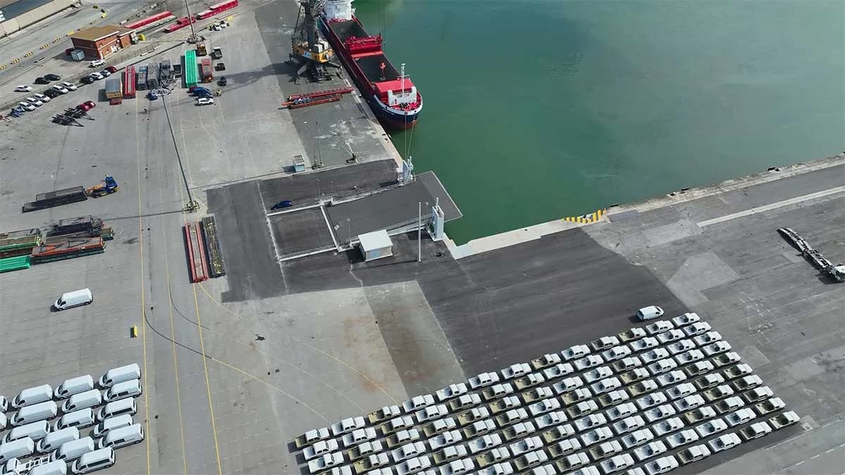 El Puerto de Santander inaugura las obras de ampliación en los muelles de Raos 7 y 8