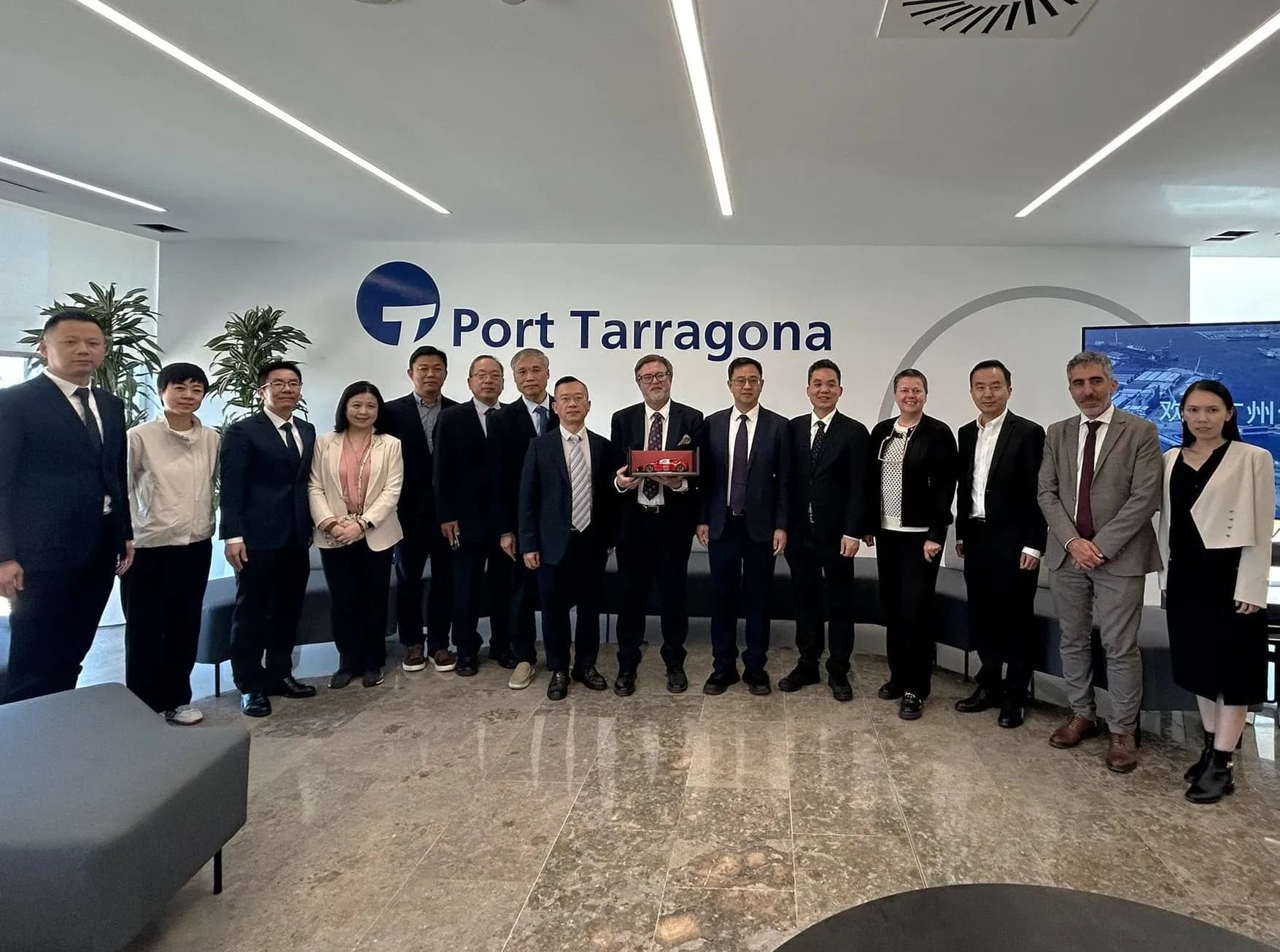 Representantes de Guangzhou visitan Tarragona para explorar cooperación portuaria, logística e industrial
