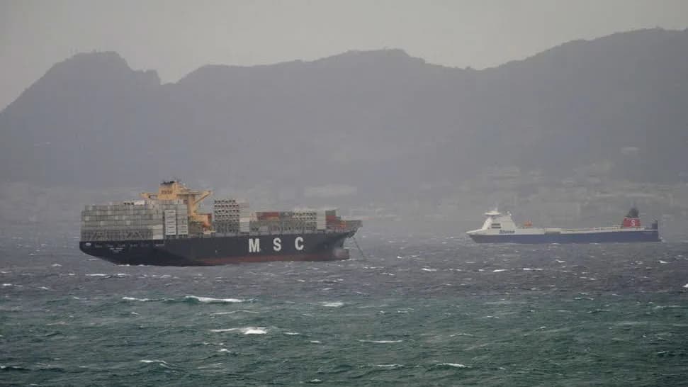 El Puerto de Tarifa cancela salidas con Tánger Ciudad por el temporal mientras Algeciras mantiene retrasos