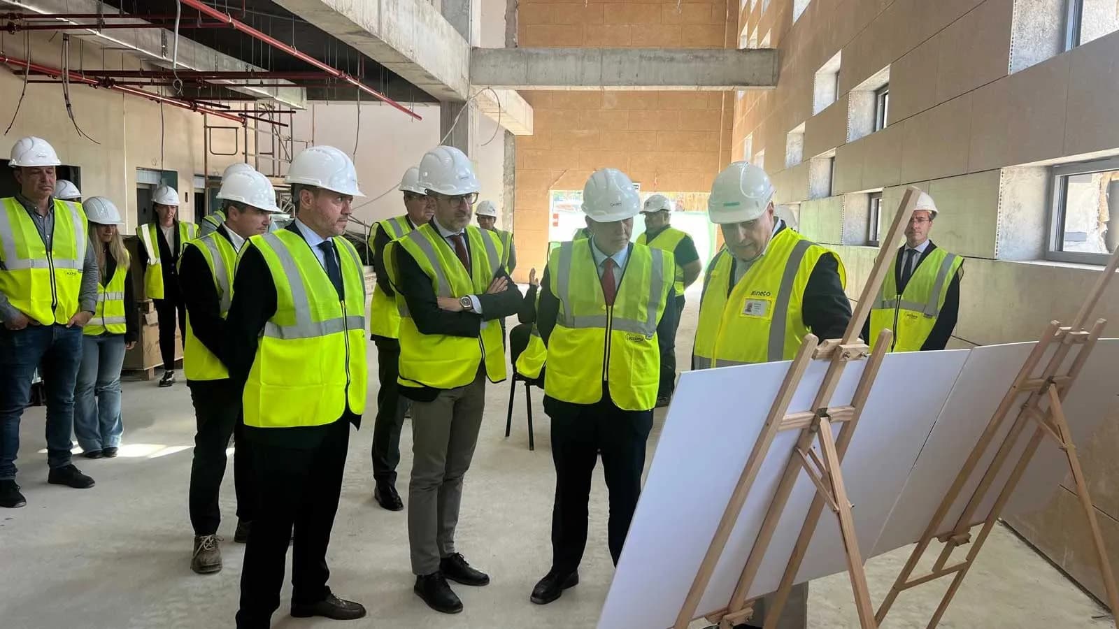 El ministro de Política Territorial visita las obras de la nueva estación marítima del puerto de Ceuta