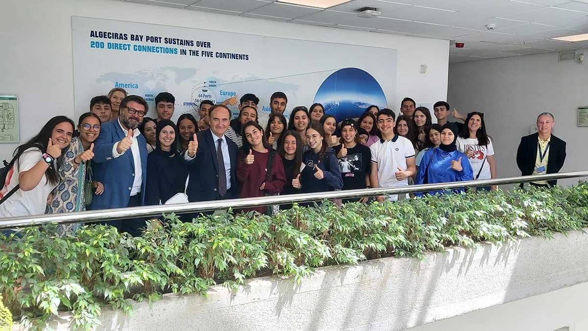 Total Logistic y Bernardino Abad colaboran con la AAEF para acercar el talento empresarial a las aulas