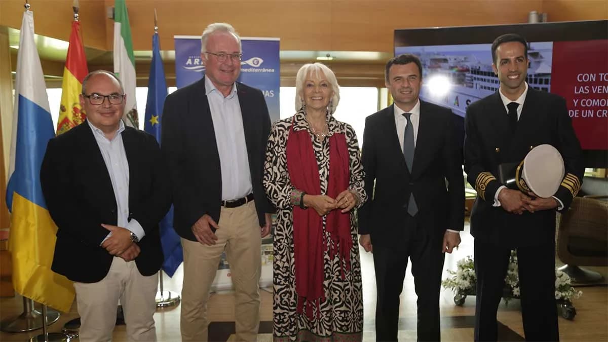 Grupo Armas Trasmediterránea comienza una nueva conexión marítima entre Cádiz y Canarias con el ferry “Volcán de Tinamar”