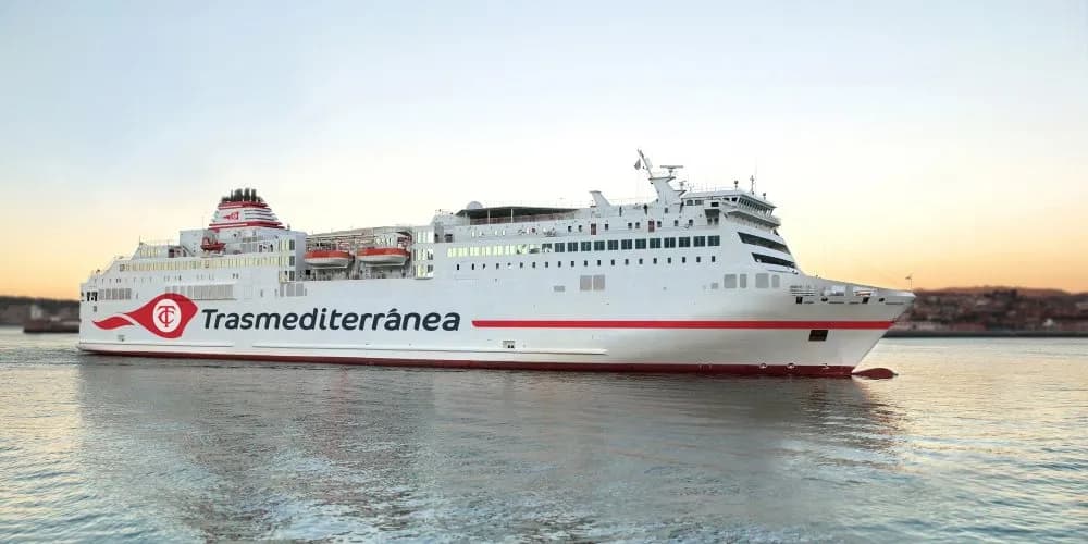 Naviera Armas Trasmediterránea alerta de un potencial colapso en el puerto de Málaga