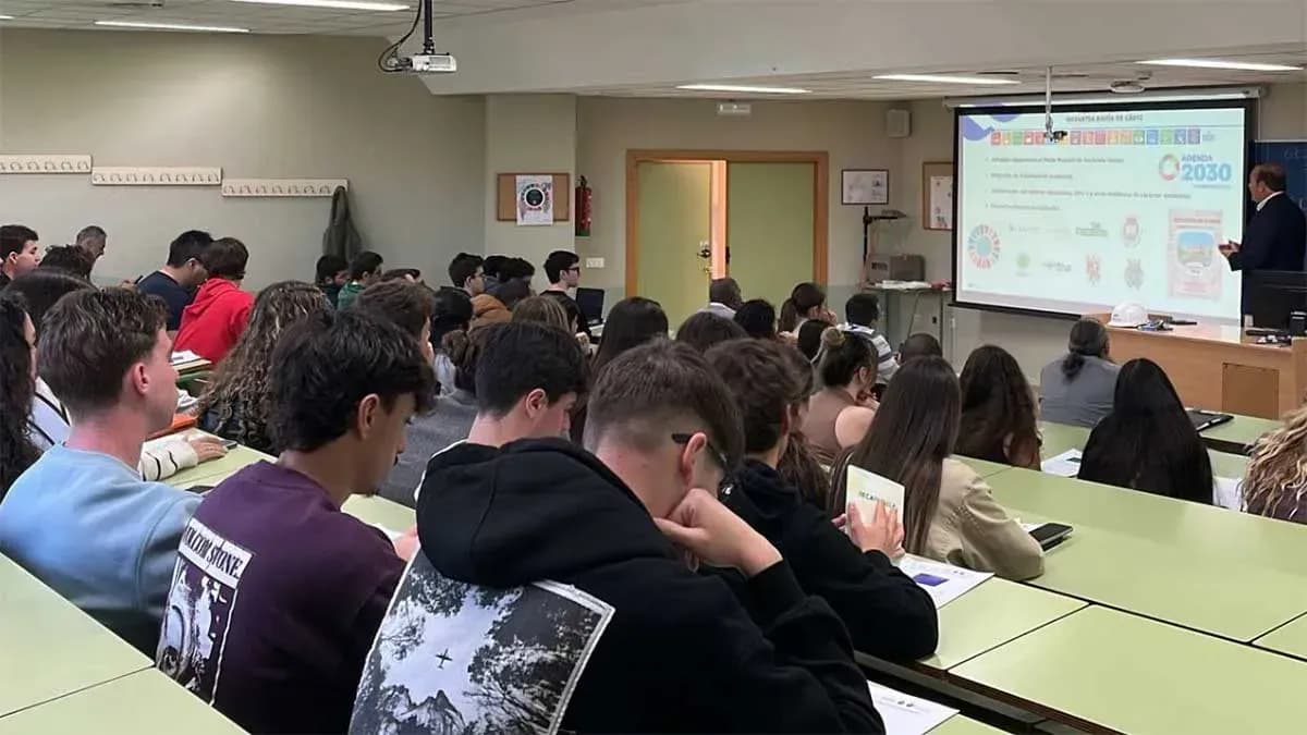 La Universidad de Cádiz y Navantia reúnen a estudiantes en torno a retos de economía circular del sector naval