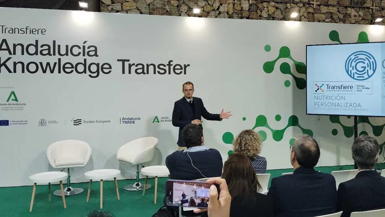 La UCA, CEI·Mar y ThinkInAzul presentan sus avances en transferencia del conocimiento, economía azul y divulgación científica en Transfiere 2025