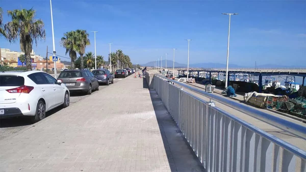 La Junta de Andalucía licita la renovación del cerramiento del varadero del puerto de La Atunara en La Línea