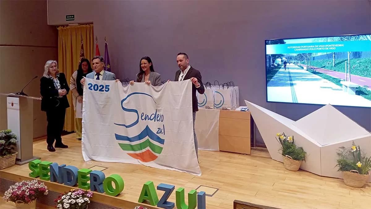 El Puerto de Vigo recibe la Bandera de Sendero Azul 2025 por su itinerario ambiental y cultural