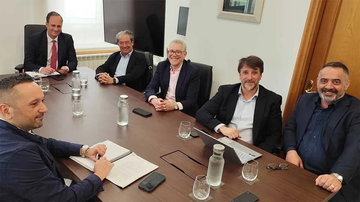 La Autoridad Portuaria de Vigo y la nueva junta directiva de la Federación de Usuarios del Puerto acuerdan reforzar su colaboración