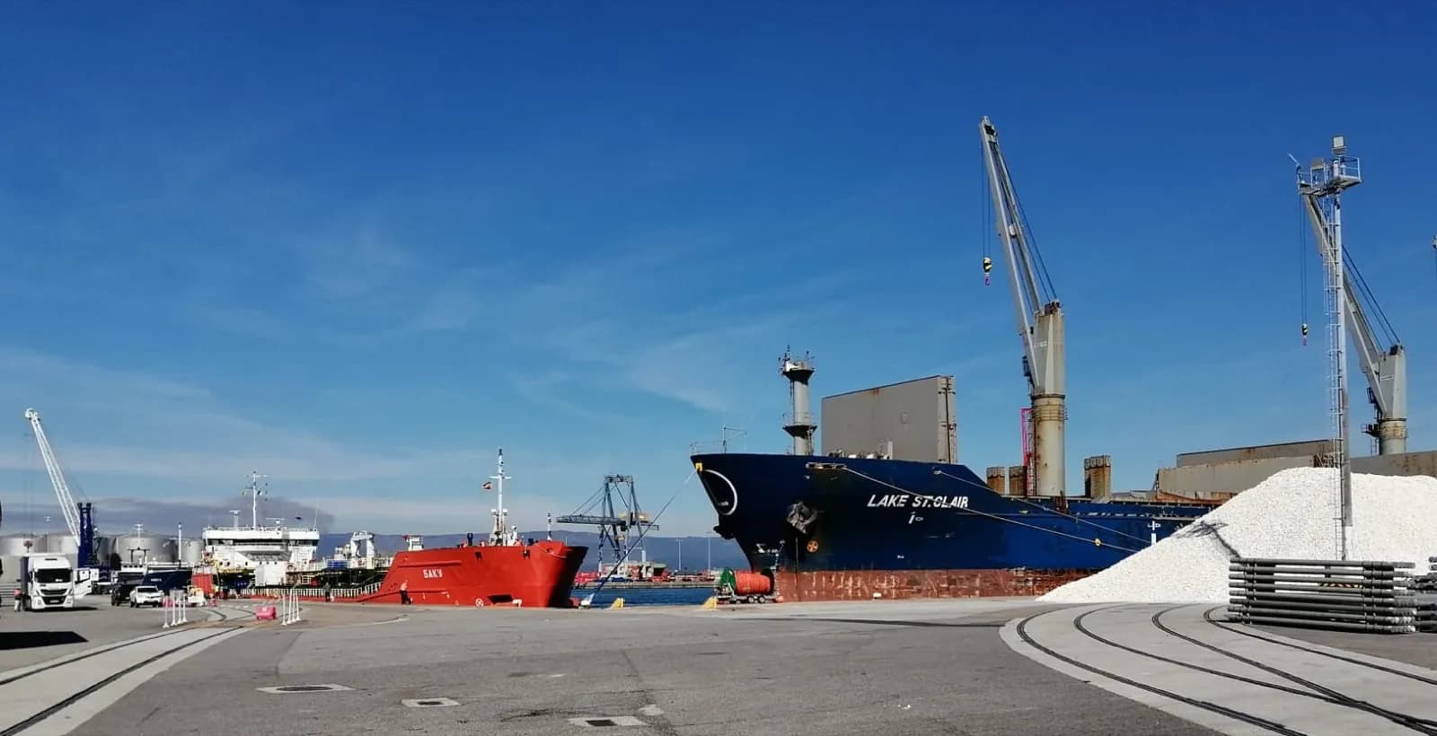 Los tráficos del Puerto de Vilagarcía se incrementan un 32% en febrero y el acumulado del año alcanza las 210.000 toneladas