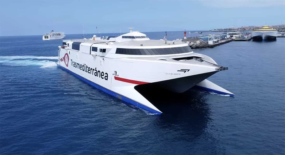 Grupo Armas Trasmediterránea enlaza Playa Blanca y Puerto del Rosario en un servicio de alta velocidad