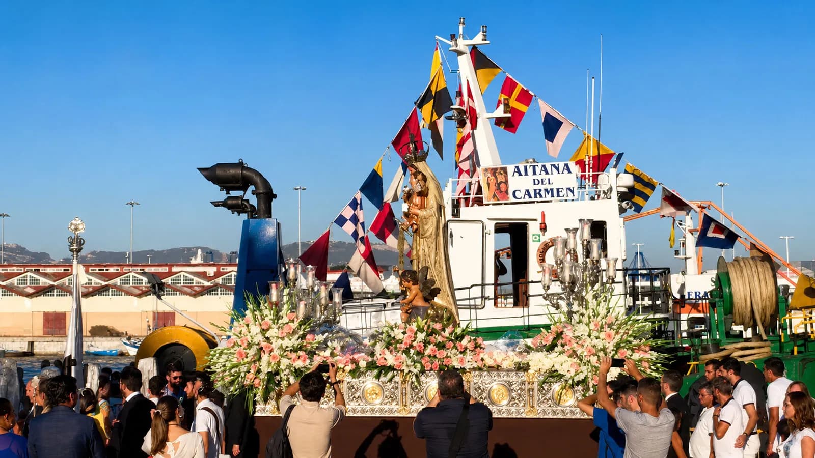 Gabarras y Servicios mantiene el legado de Vicente Marcet en la procesión marinera del Carmen en Algeciras