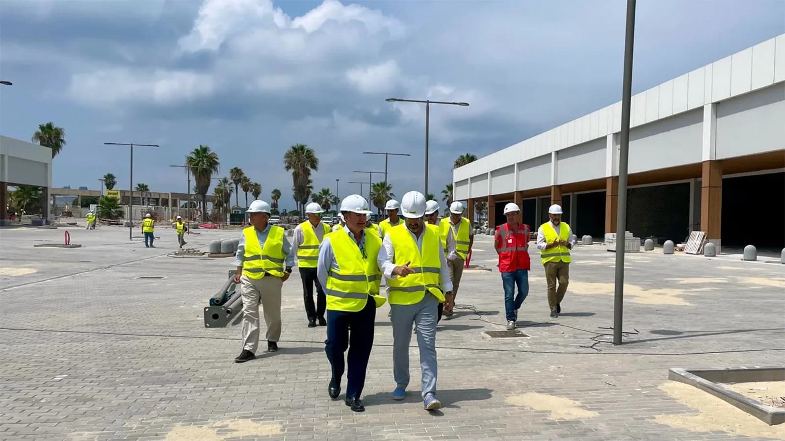 APBA y Ayuntamiento de La Línea visitan las obras de Alcaidesa Marina Ocio y Shopping y confirman su apertura este año
