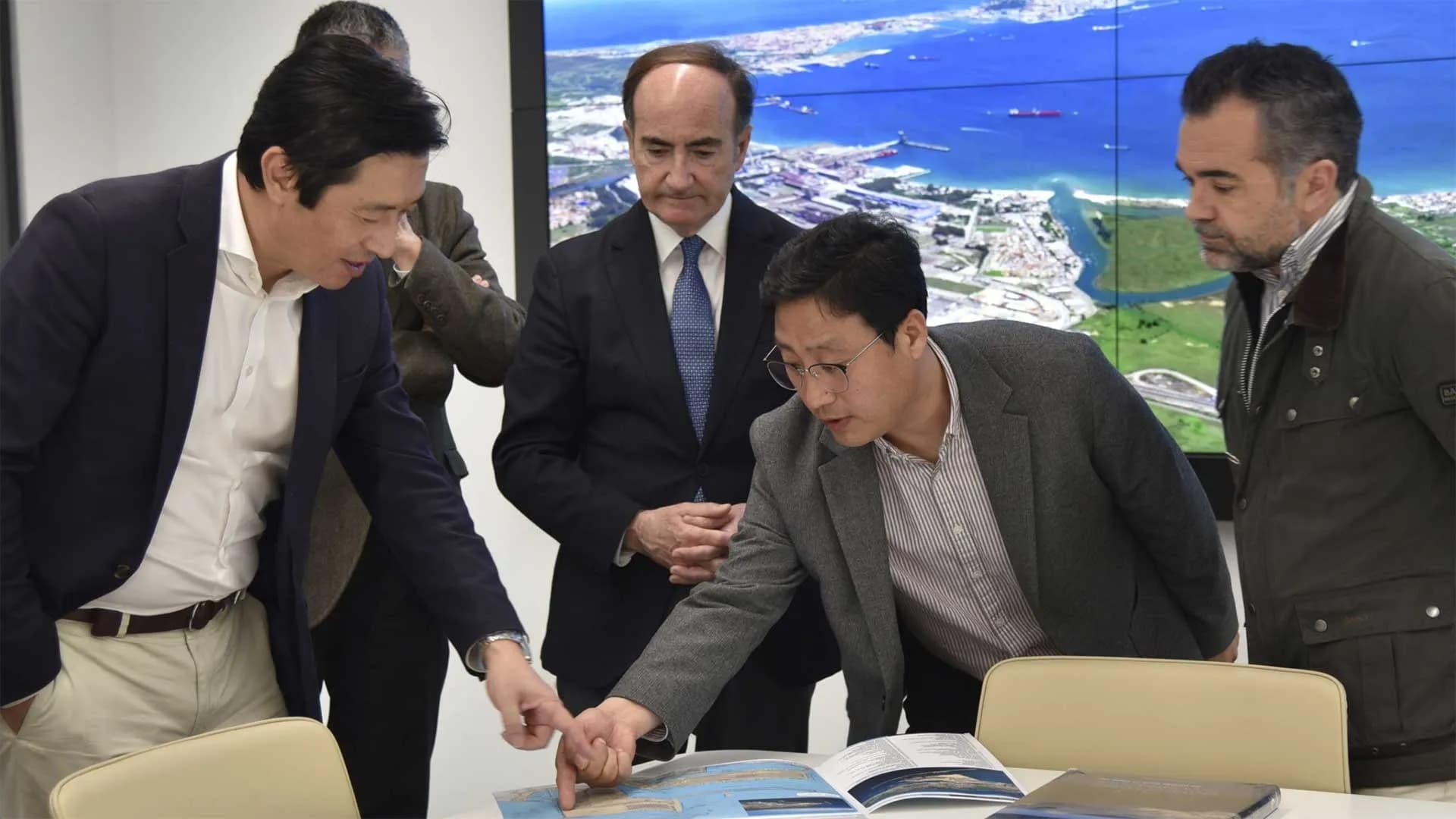 The APBA receives the general director of HMM Europe to discuss the expansion of TTI Algeciras