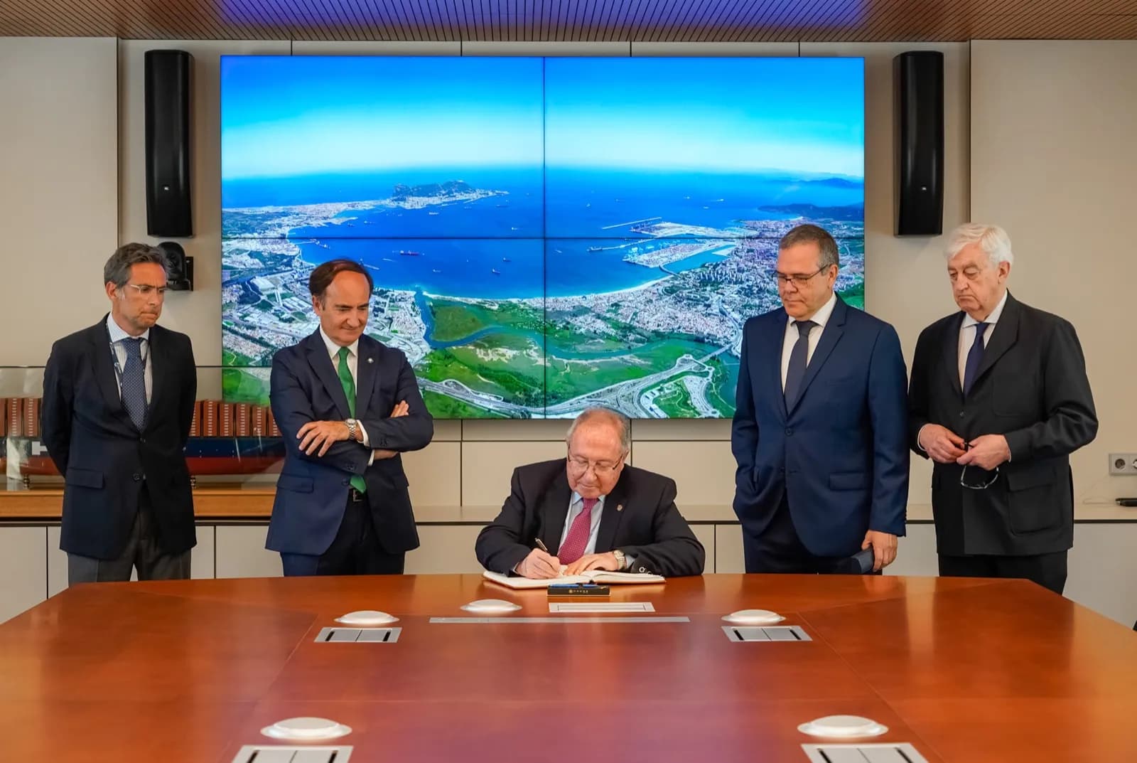 El presidente de la Cámara de Comercio de España apoya el desarrollo ferroviario de la Bahía de Algeciras