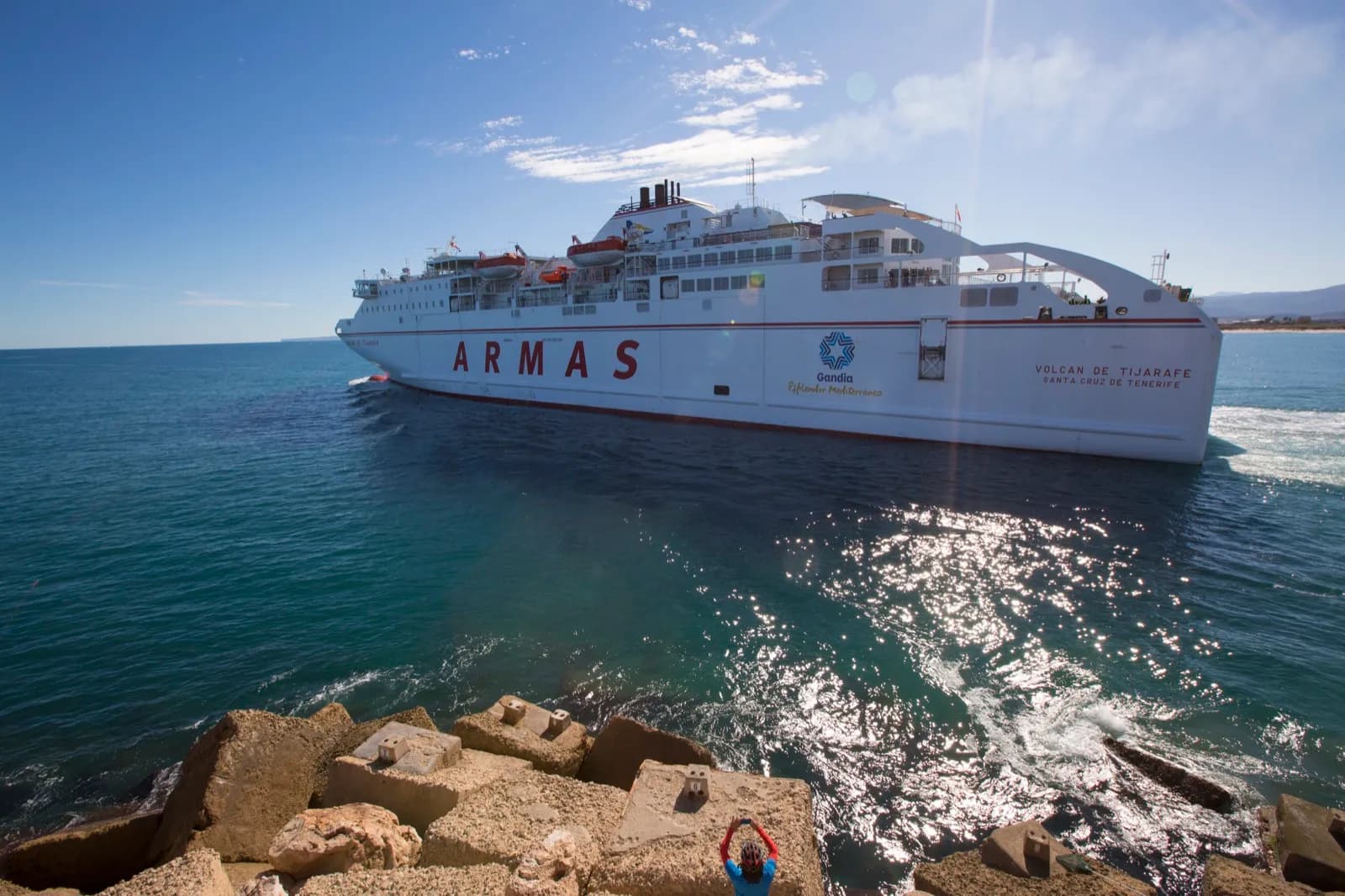 Armas Trasmediterránea ofrecerá más de 63.000 plazas de pasajeros y 17.000 vehículos cada día durante la OPE 2019