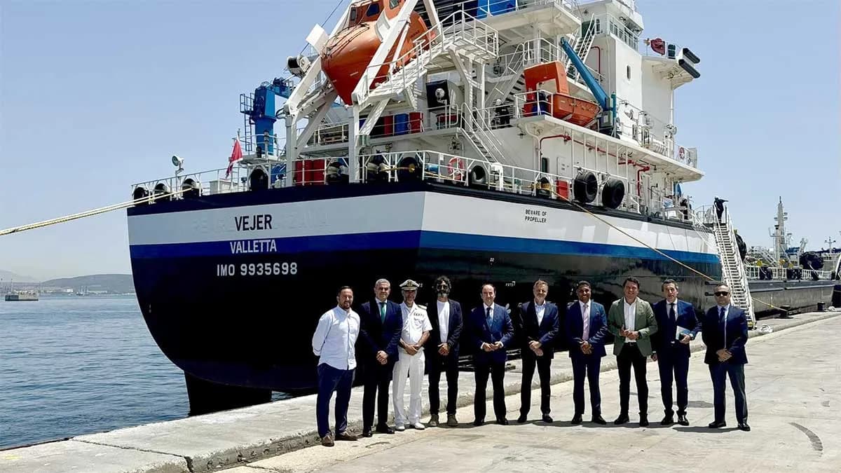 VT Shipping presenta su nueva gabarra en el puerto de Algeciras