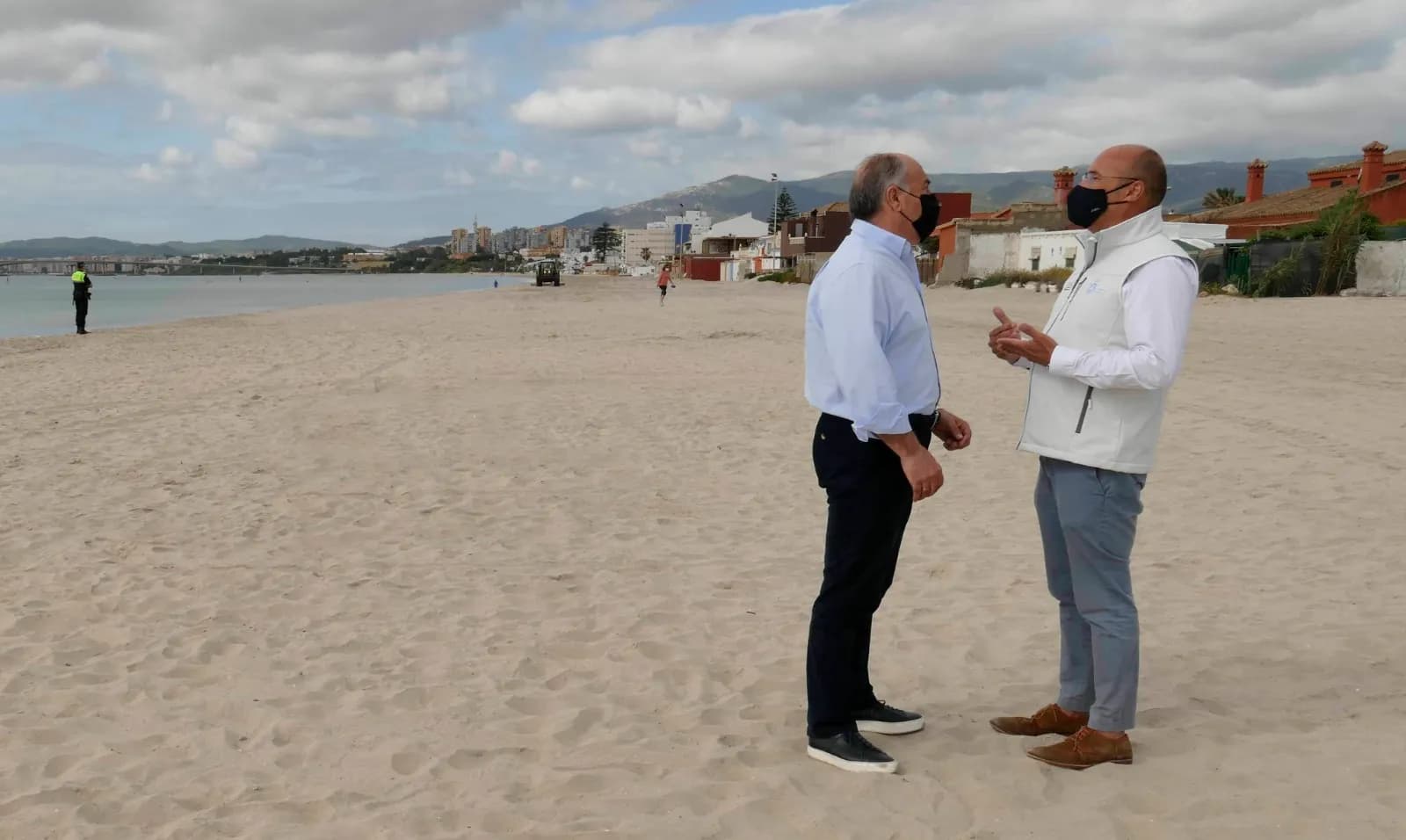 El alcalde de Algeciras asegura que la unión de las Administraciones está permitiendo mejorar las playas
