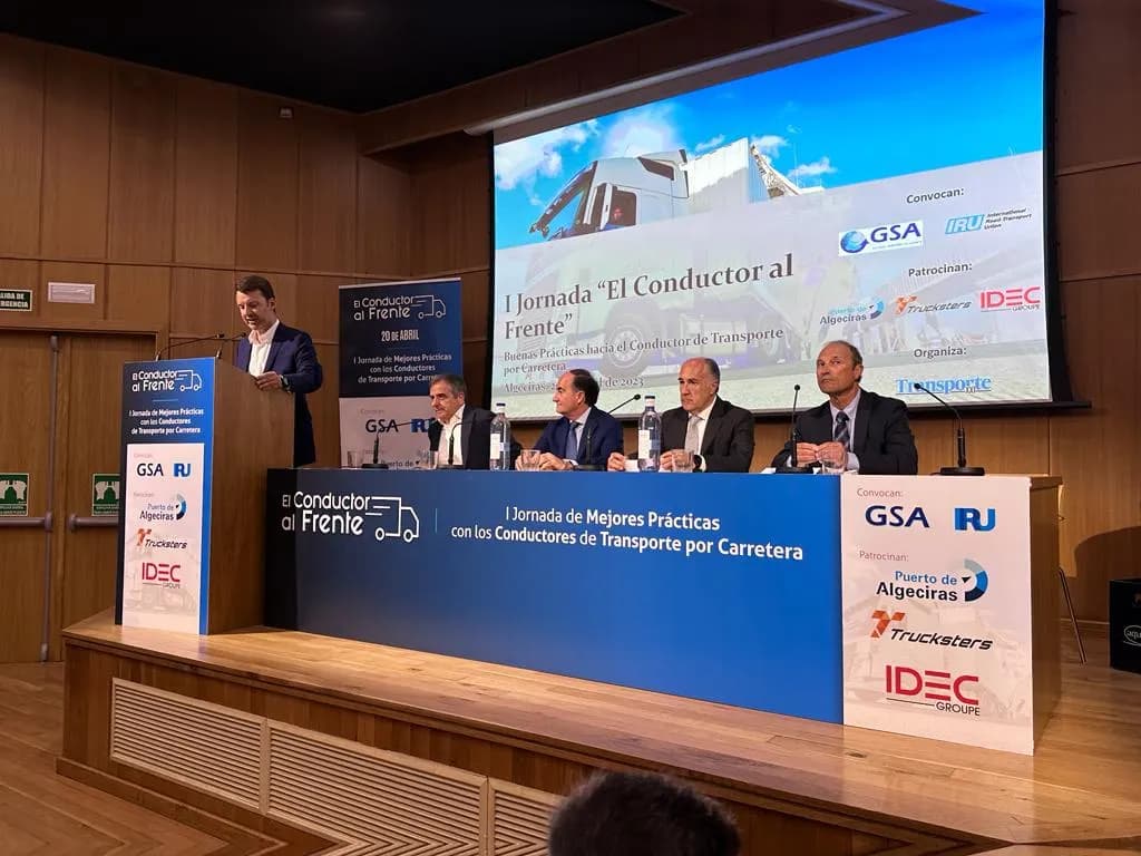 El Puerto de Algeciras congrega a un centenar de empresarios del transporte, operadores logísticos y cargadores