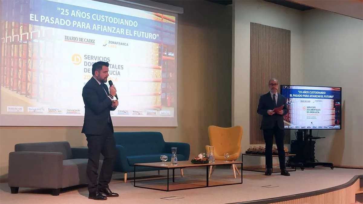 Los Servicios Documentales de la Zona Franca de Cádiz celebran su 25 aniversario con un homenaje a usuarios y trabajadores