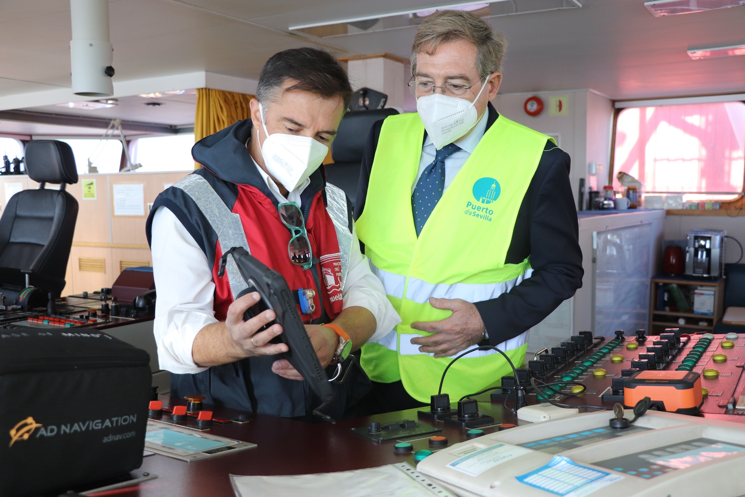 El Puerto de Sevilla cuenta con nuevos equipos de ayuda a la navegación en los buques de practicaje