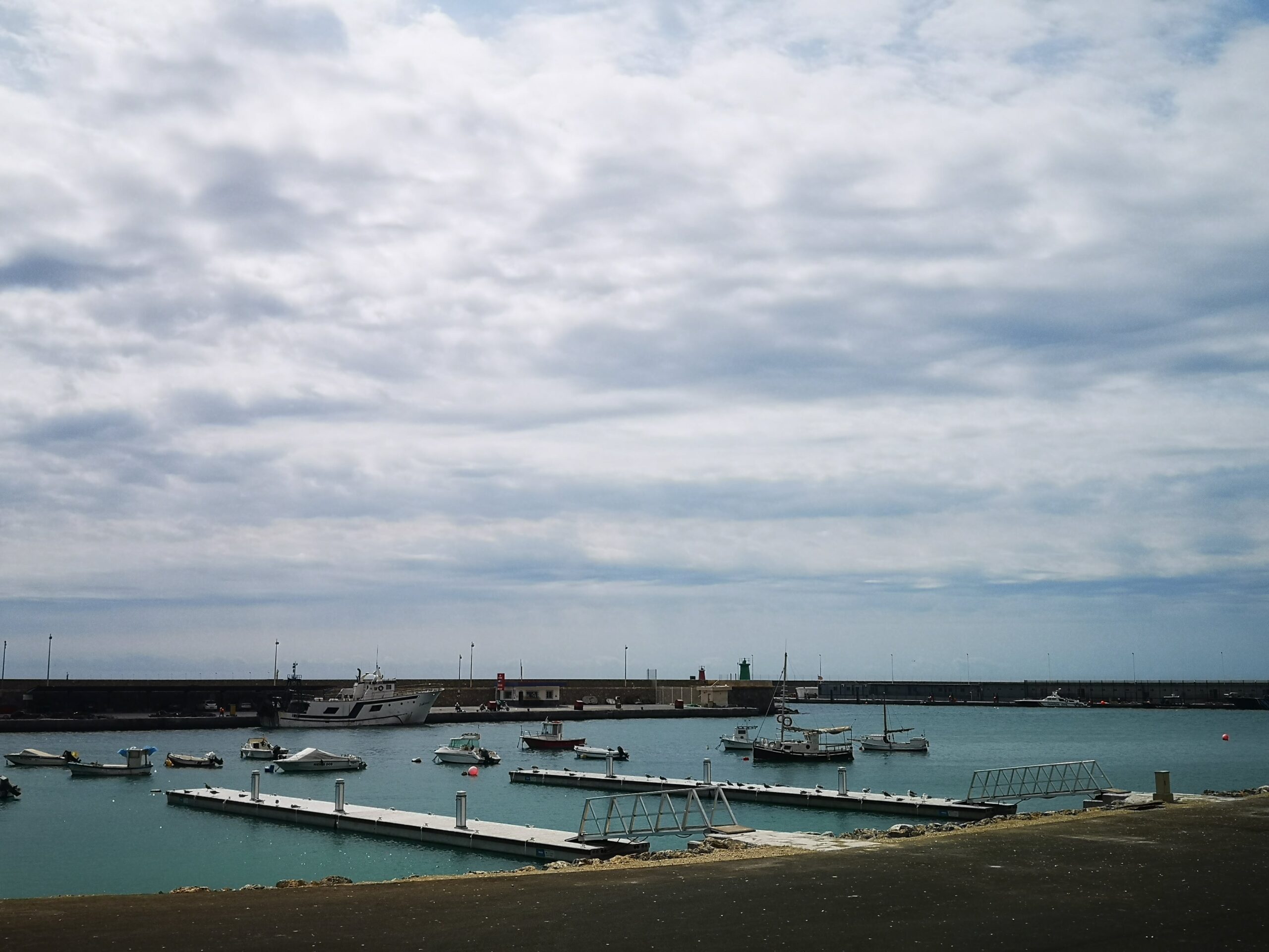 La Autoridad Portuaria de Almería adjudica a Dylan Marinas dos nuevos pantalanes flotantes para el puerto pesquero