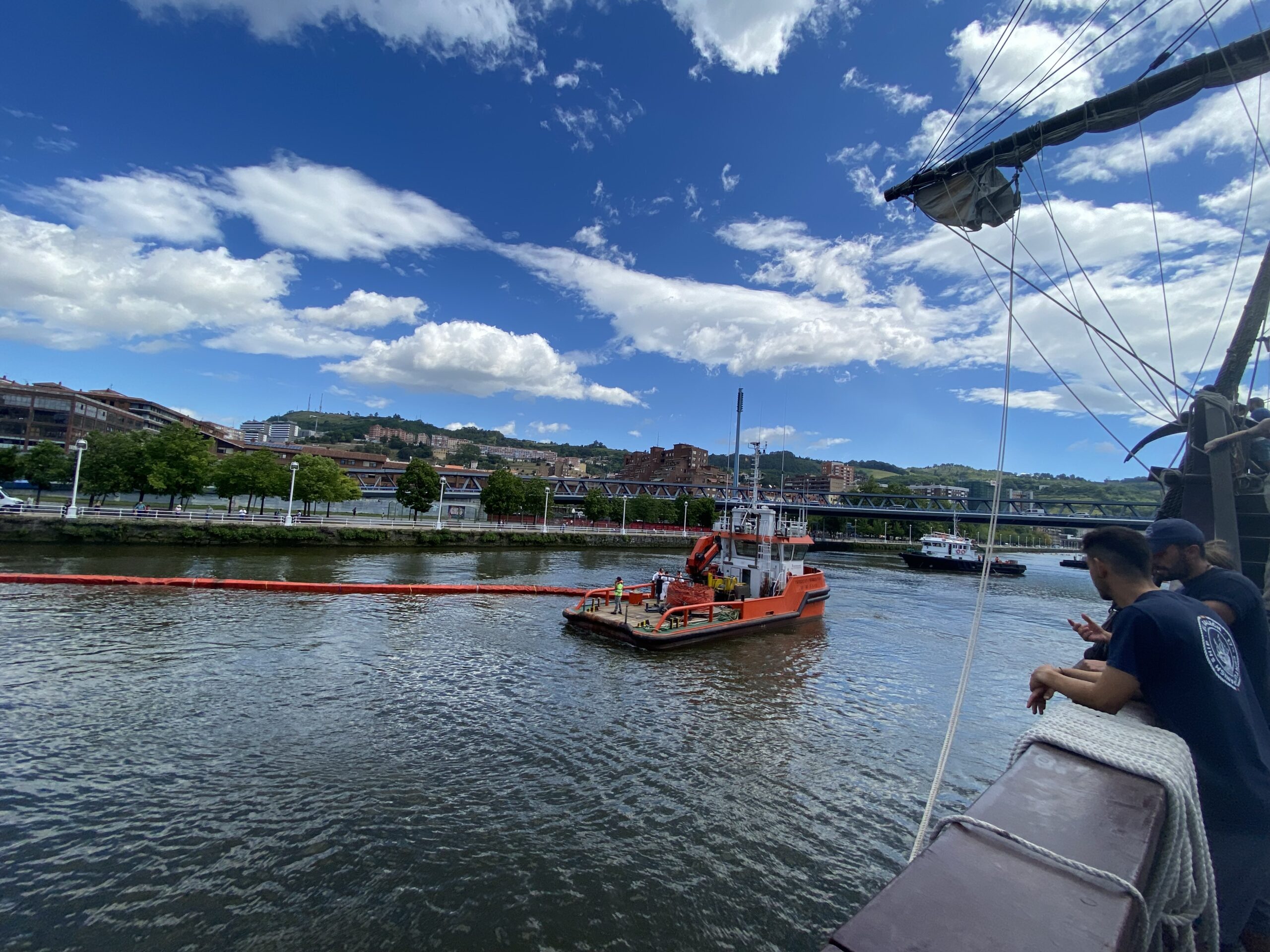 El Puerto de Bilbao lleva a cabo un simulacro de lucha contra la contaminación