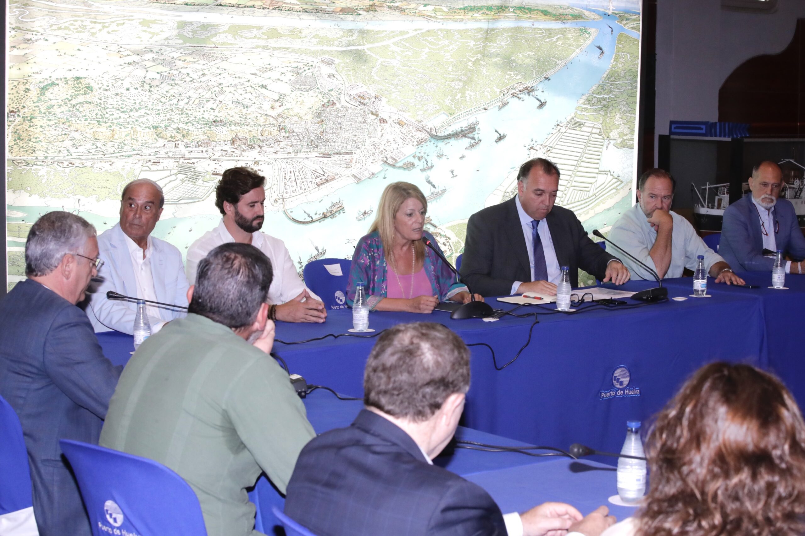 El Puerto de Huelva facilita en sus muelles la estrategia de Extenda de impulso a la exportación
